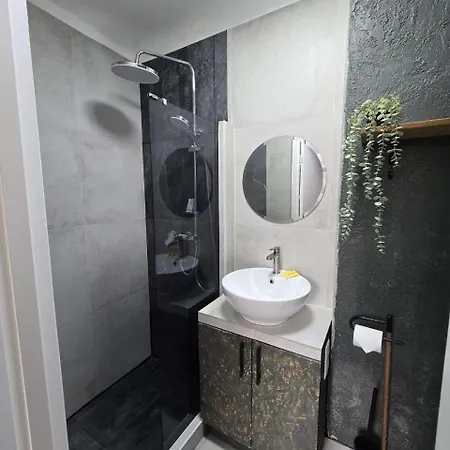 Daire Old Over The River, Free Parking, Up To 4ppl. Self Check-in\out